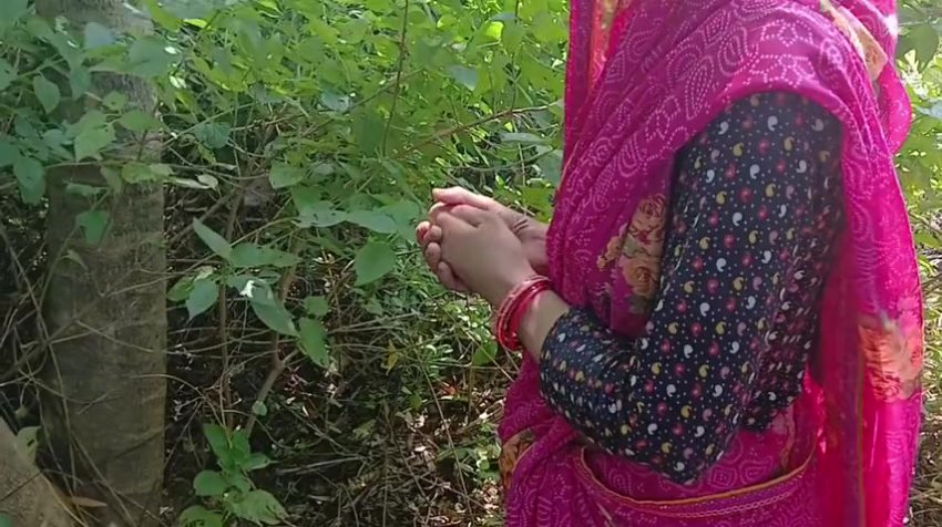 /2026-07-16 23-43/Gaon ki bhabhi ko jungle mein le jakar Hindi mein chudai ki(MP4).mp4